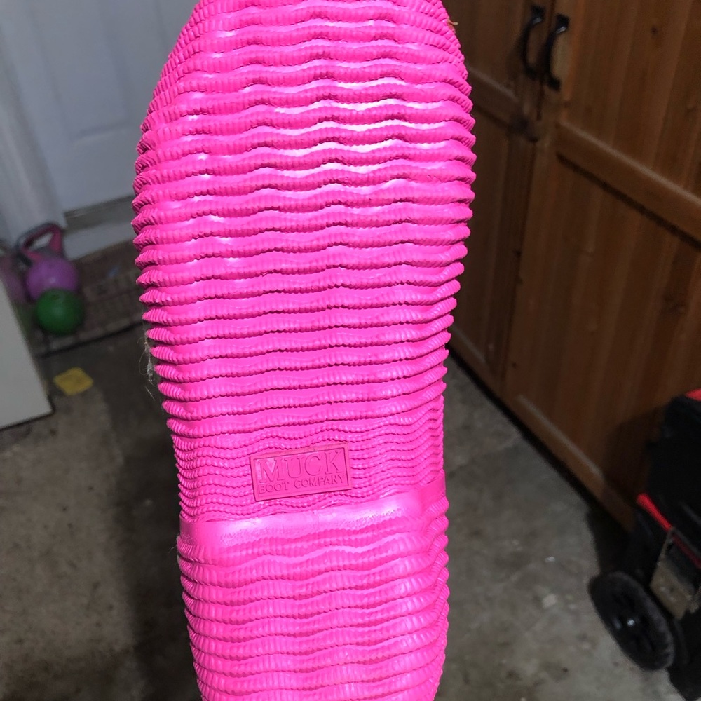 COPY - Selling Muck boots size 8 women’s they are brand new. Black and pink - Picture 2 of 5